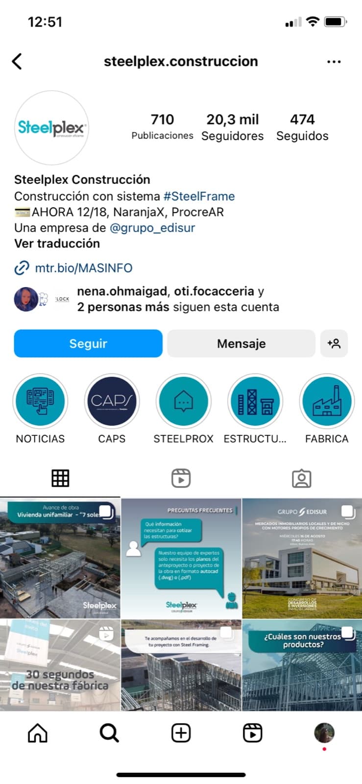 Perfil de Instagram de Steelplex Construcción en un teléfono